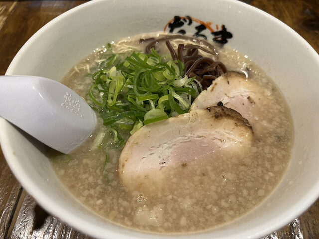 おすすめの博多ラーメン：元祖博多だるま 博多デイトス店