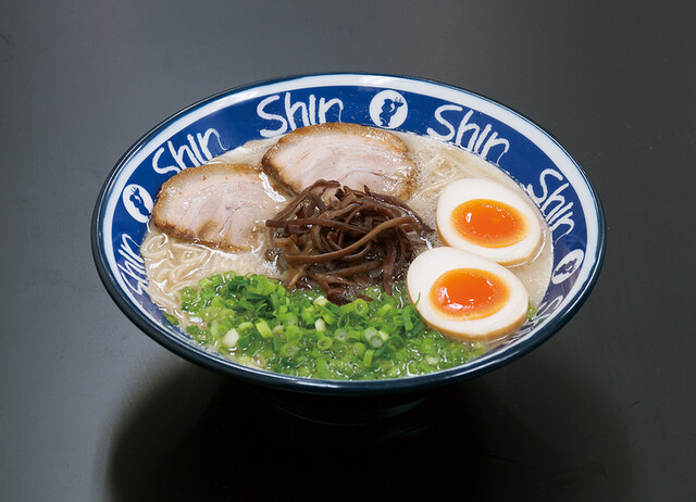 おすすめの博多ラーメン ：博多らーめん ShinShin 天神本店